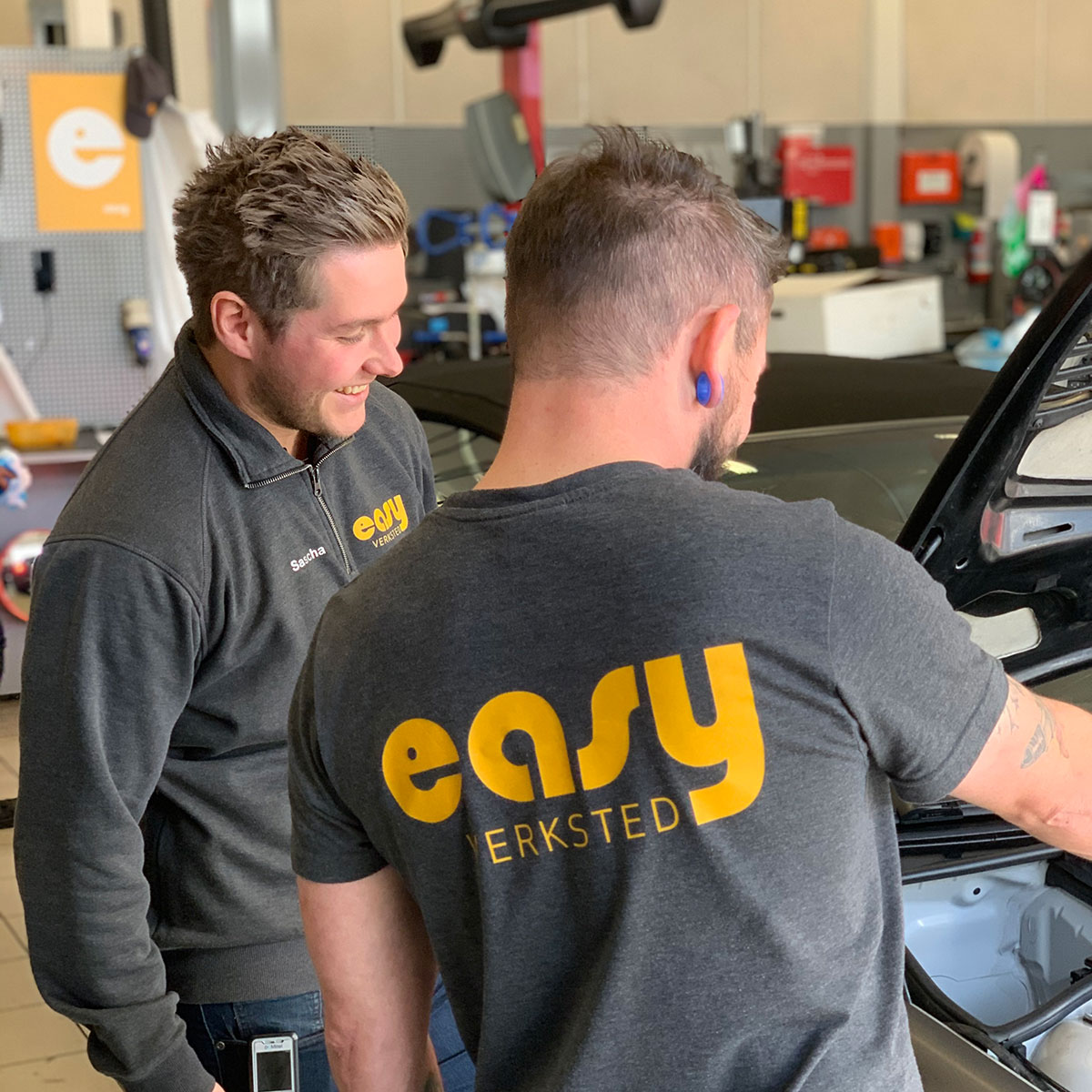 Sasha og Eirik ved Easy smartrepair