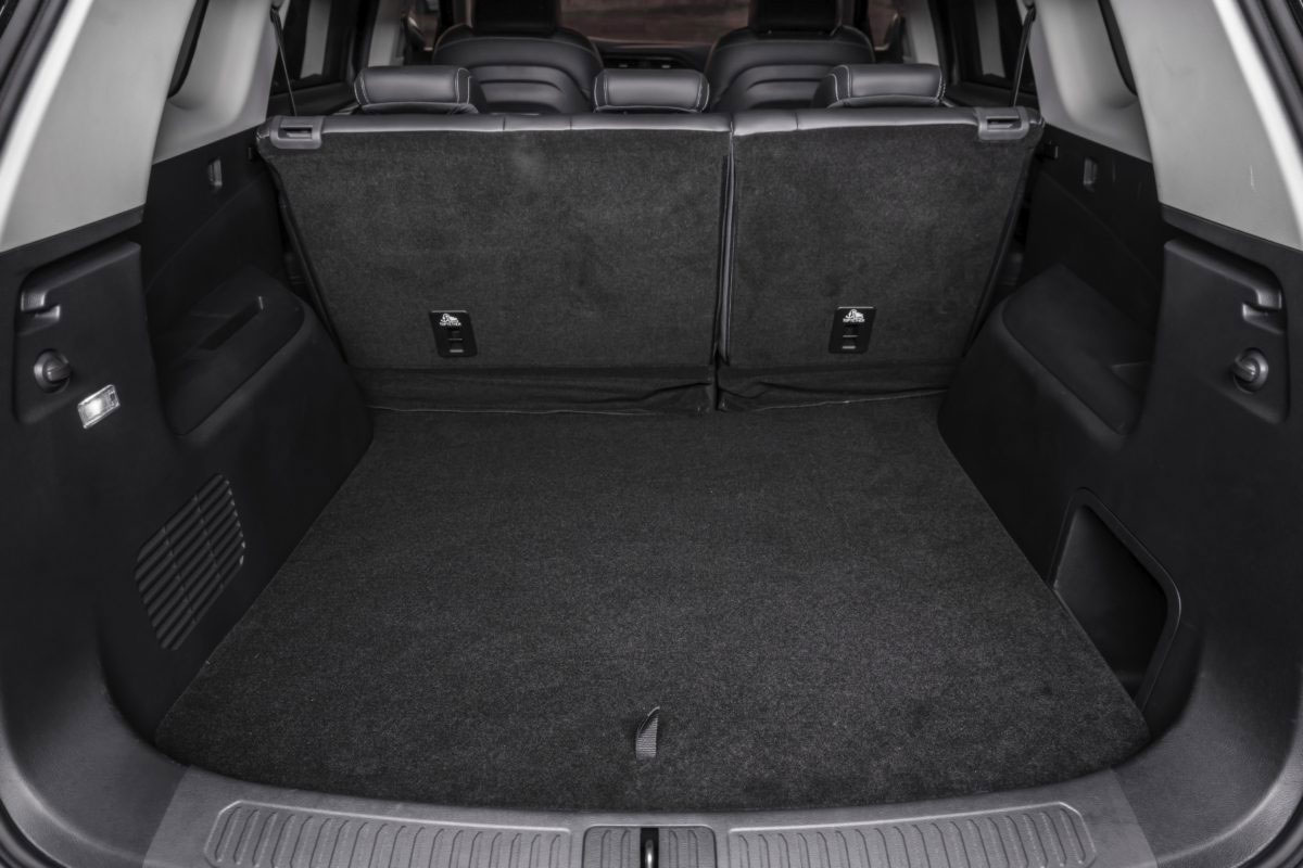 maxus euniq6 storage