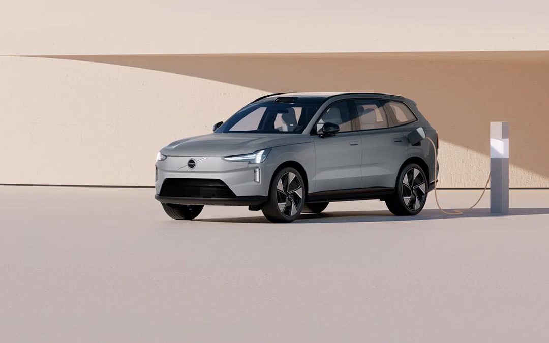 Volvo EX90 fra siden