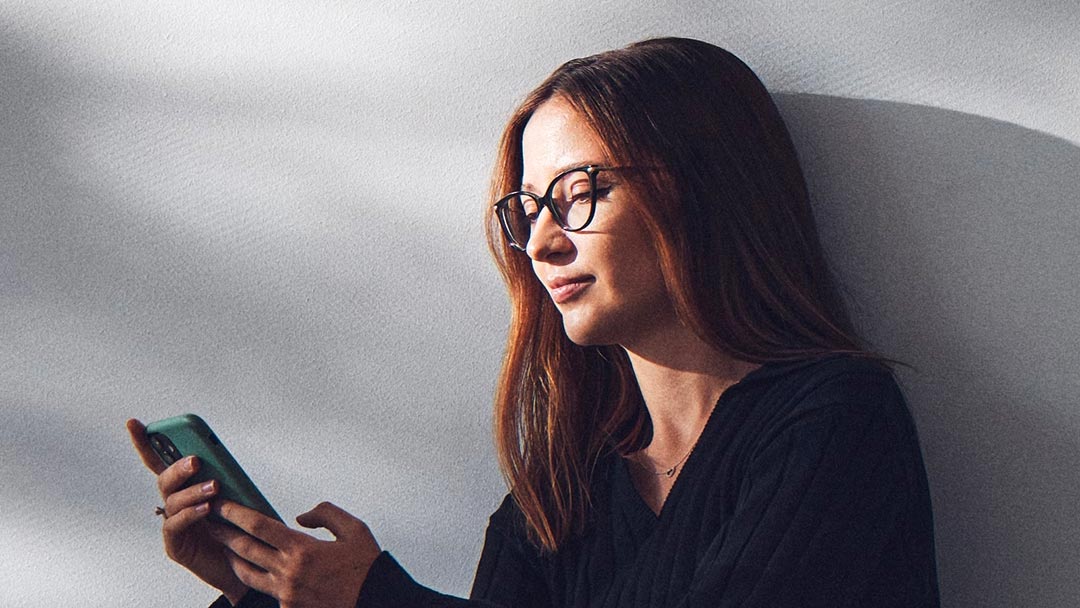 Volvo dame med telefon