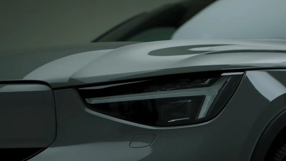 Volvo dame med telefon