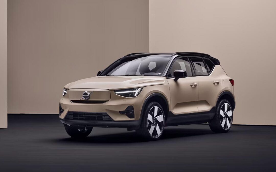 Volvo EX40 fra siden
