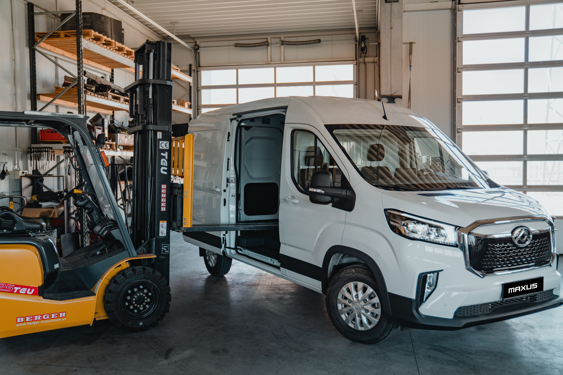 Maxus e-Deliver 9 med dåpen sidedør