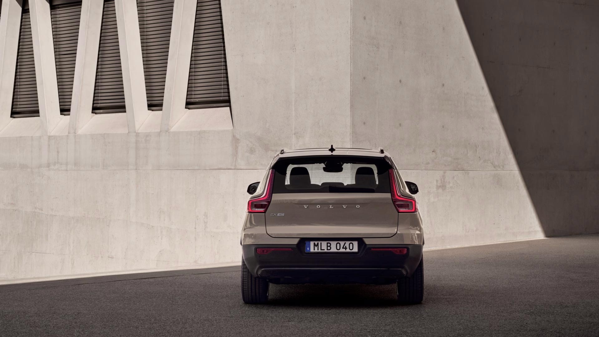 Volvo EX40 bakfra