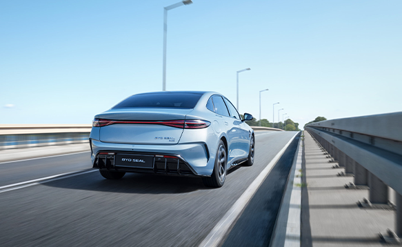 Byd Seal kjørende bakfra