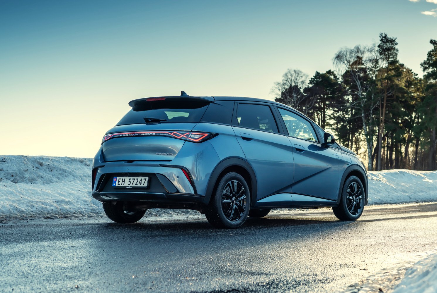 Byd Dolphin på veien skrå bakfra