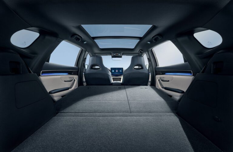 Byd Seal U stort panoramatak